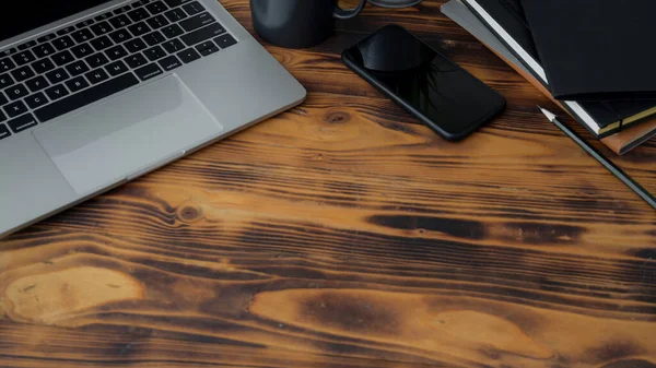 Captura Recortada Espacio Trabajo Rústico Moderno Con Computadora Portátil Teléfono —  Fotos de Stock