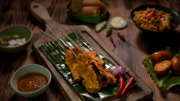 Tiro Cortado Comida Rua Tradicional Tailandesa Com Satay Porco Com — Fotografia de Stock