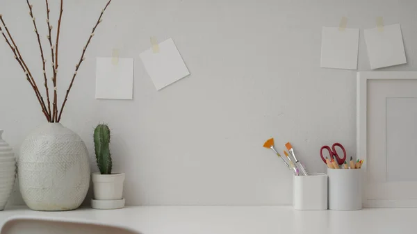 Vista Cerca Del Espacio Trabajo Del Artista Mínimo Con Marco — Foto de Stock