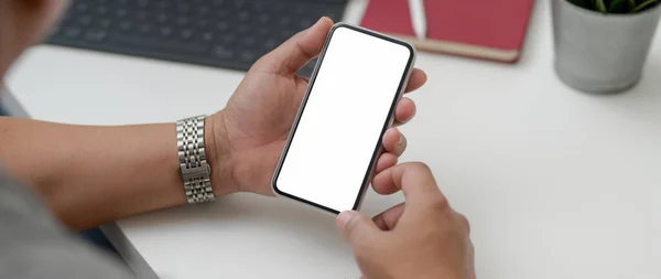 Gehakt Schot Van Mannelijke Ondernemer Met Behulp Van Mock Smartphone — Stockfoto