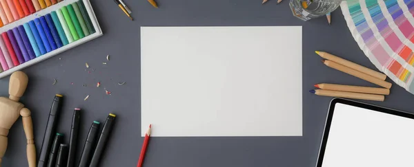 Vista Superior Del Espacio Trabajo Del Artista Con Boceto Papel —  Fotos de Stock