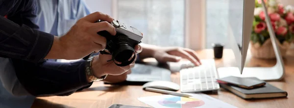 Side View Male Graphic Designer Team Working Camera Computer Paperwork — Stock Photo, Image