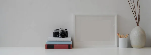 Close Zicht Modern Interieur Met Mock Frame Camera Boeken Briefpapier — Stockfoto