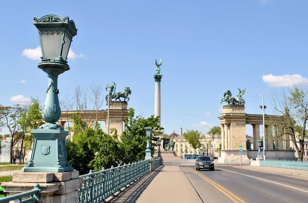 Budapest Alte Ungarische Stadt Historische Gebäude Stadtpanorama Straßenbrücke Skulptur Antike — Stockfoto