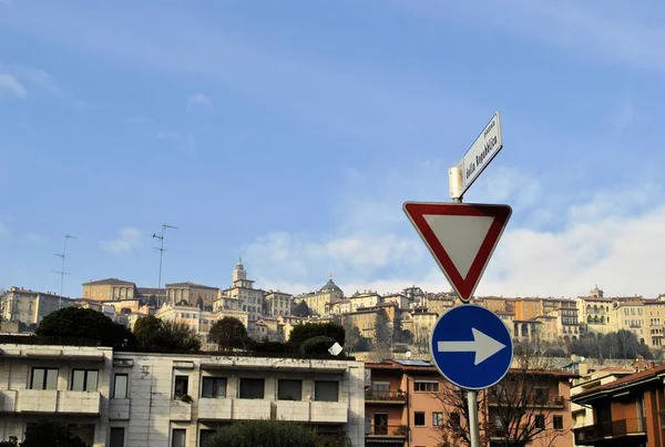 Stare Średniowieczne Włoskie Miasto Bergamo Budynki Miejskie Miejskie Zewnętrzne Historyczne — Zdjęcie stockowe