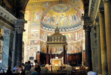 İç kilise antik ortaçağ tarihi anıtı eski Roma mimarisi İtalya arka planı