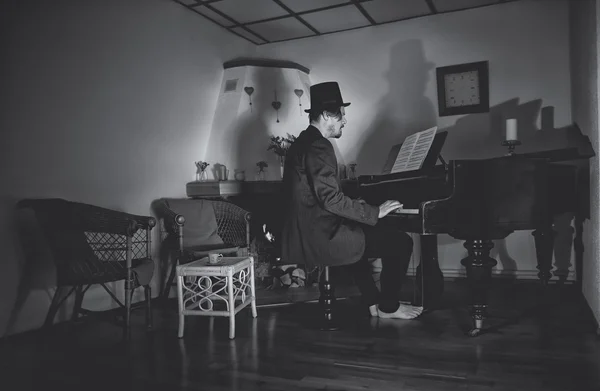 Vintage Piano hráč je pokus o psaní — Stock fotografie