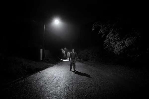 Lonely Barefoot Man at Night Empty Road with Street Lights — Stock Photo, Image