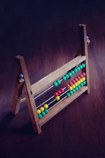 Abacus på träskiva — Stockfoto