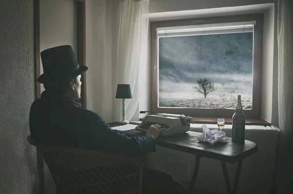 Periodista Vintage Está Escribiendo Nuevo Artículo Esperando Inspiratiojn — Foto de Stock