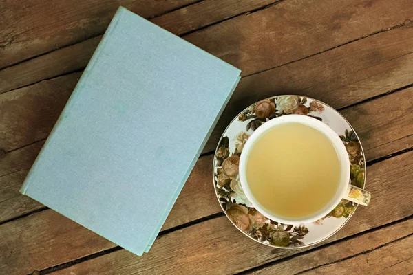 Ora del tè e libro — Foto Stock