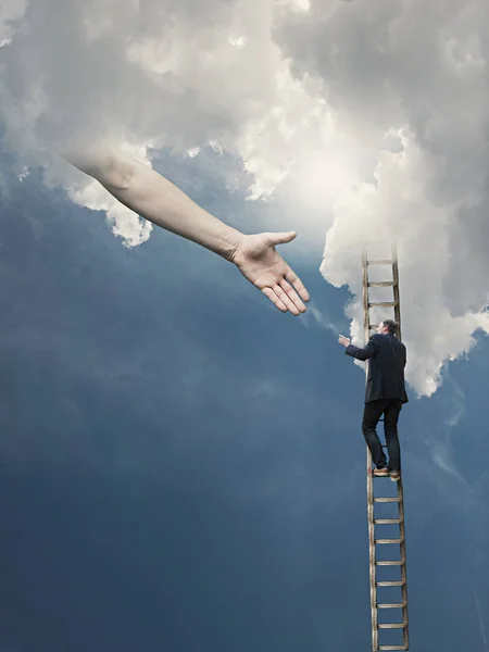 Hombre Subiendo en Escalera al Cielo —  Fotos de Stock