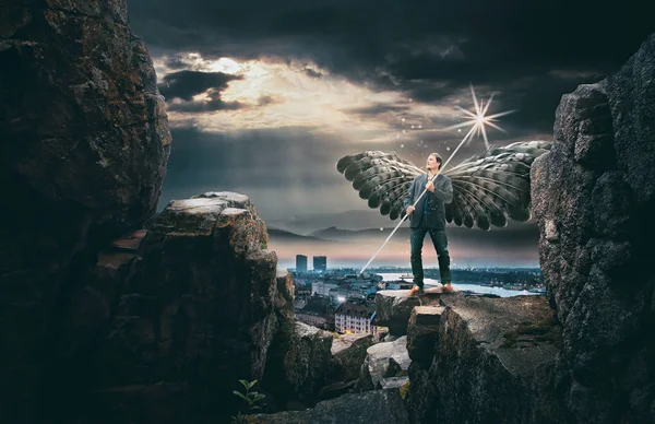 Anjo em pé à noite — Fotografia de Stock