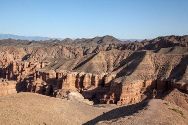 Kazakistan 'daki Charyn Nehri' nin kumlu kanyonu inanılmaz bir doğal anıttır..