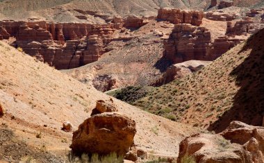 Kazakistan 'ın ulusal, doğal parkındaki Charyn Nehri Kanyonu.