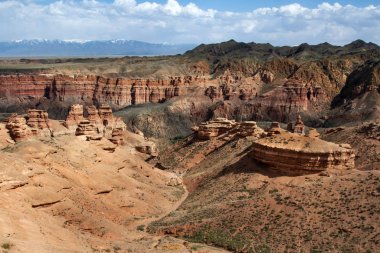 Kazakistan 'ın ulusal, doğal parkındaki Charyn Nehri Kanyonu.