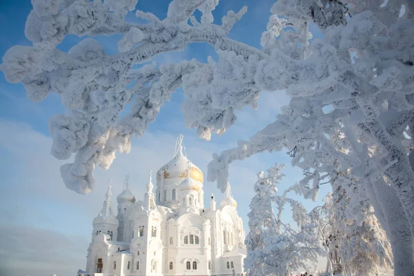 Belogorsky Monastery Perm Region Frosty Day Surrounded Snowy Trees — Stock Photo, Image