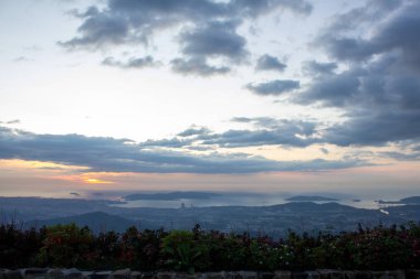 Kota Kinabalu manzarasının tepe noktasından manzarası, Sabah, Malezya