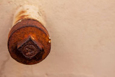 Temizlik sırasında açma ve kapama için kullanılan Çelik Floş Uç Kapağının Görünümü