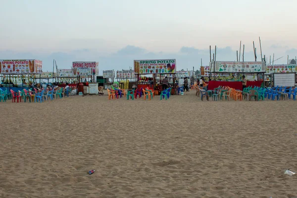 Chennai, Tamil Nadu / India - 2019. november 2.: Az indiai Chennai Besant Nagar strand melletti éttermek megtekintése — Stock Fotó