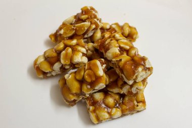 Chikki 'nin manzarası, yer fıstığı ve jaggery' den yapılmış popüler bir Hint tatlısıdır..