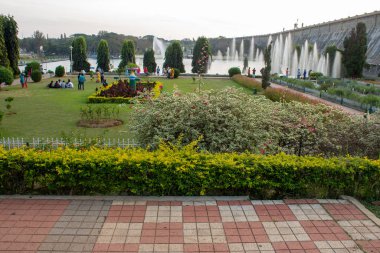 Mysore, Karnataka / Hindistan - 01 Ocak 202: Gün batımında Brindavan Bahçeleri 'nde Krs barajı, Mysore, Karnataka, Hindistan.