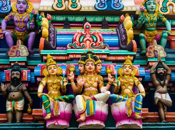 Close view of the gopuram (tower) of Kapaleeshwarar Temple, Mylapore, Chennai, India — 스톡 사진