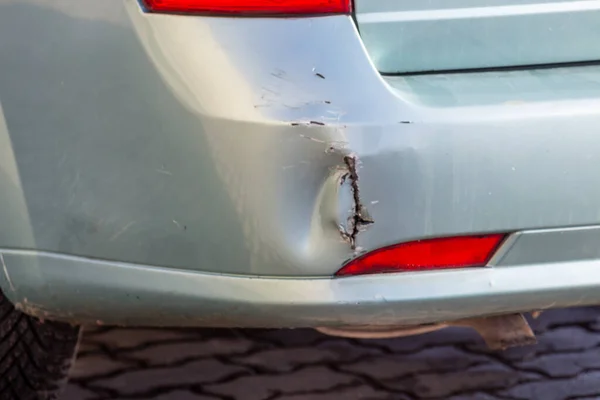 Scratched Προφυλακτήρα Αυτοκινήτου Βαθιά Βλάβη Στο Χρώμα Βλάβη Από Ατύχημα — Φωτογραφία Αρχείου