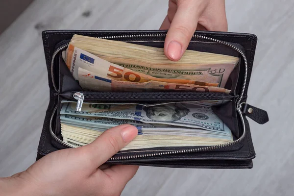 Female Hands Hold Wallet Full Money Unexpectedly Found Cash Wealth — Stock Photo, Image