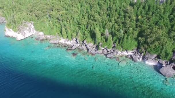 Stunning Aerial Reveal Shot Beautiful Rocky Cliffs Bruce Peninsula — Stock Video