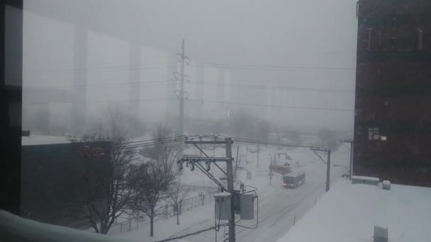 Neve Pesante Che Cade Vista Dall Interno Edificio Sopraelevato — Video Stock