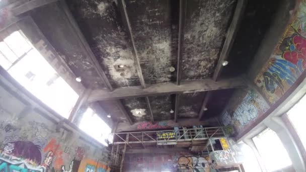 Soot Covered Ceiling View Gimbal Desafected Factory — Stock Video