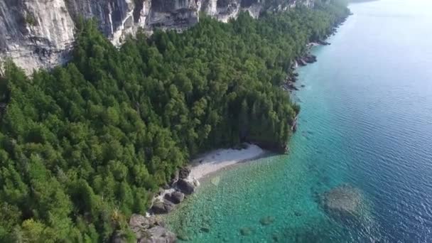 Smooth Aerial View Canadian Cliffside Known Bruce Peninsula — Stock Video