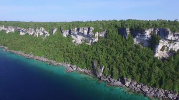 美丽的佐治亚州湾悬崖峭壁被无人驾驶飞机与之并肩作战 — 图库视频影像