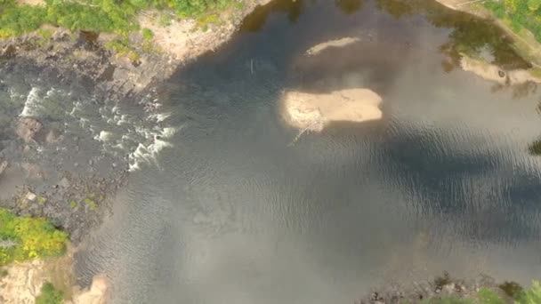 Rio Cascata Lago Com Reflexo Céu Visto Por Drone Movendo — Vídeo de Stock
