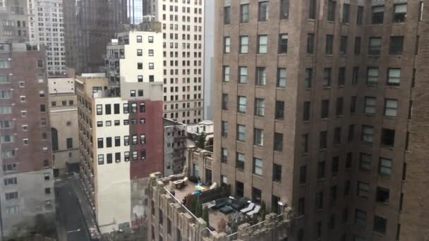 New York Şehrinin Dramatik Duvarları Otel Penceresinden Görülüyor — Stok video