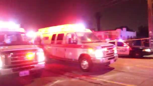 Ambulanser Anländer Till Inspelningsplatsen — Stockvideo