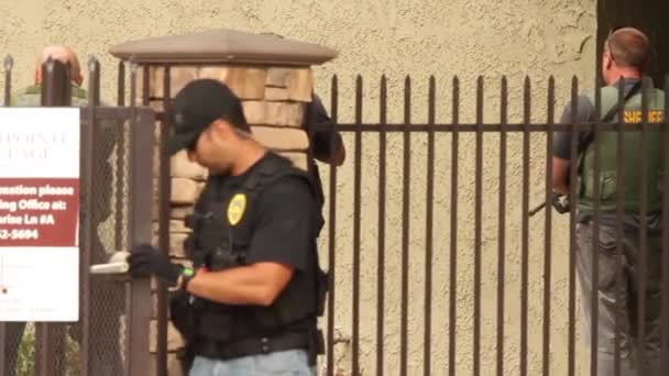 Sheriff Dept Enfrentamiento Con Armas Automáticas — Vídeo de stock