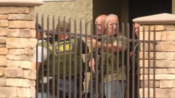 Agents Police Visant Cible Avec Des Fusils M4A1 — Video