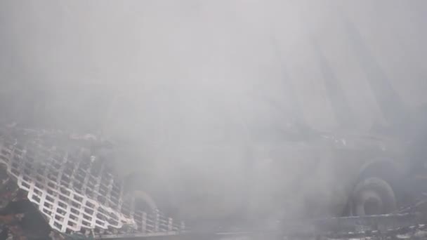Fumaça Pesada Mostrando Incêndio Parque Reboque — Vídeo de Stock