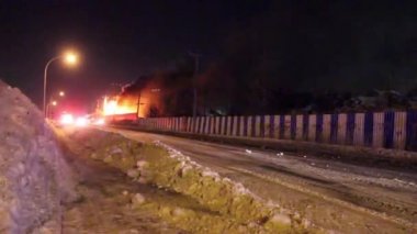 Alevlerle Endüstriyel Bina Ateşi