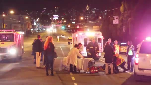 Piedistallo Vittima Incidente Sollevato Sulla Barella Ambulanza — Video Stock