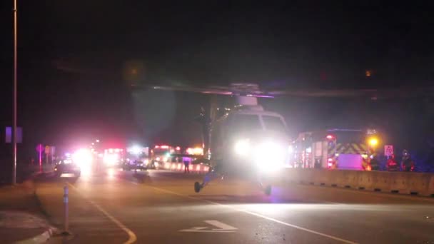 Helicóptero Medevac Despegando Escena Del Accidente — Vídeo de stock