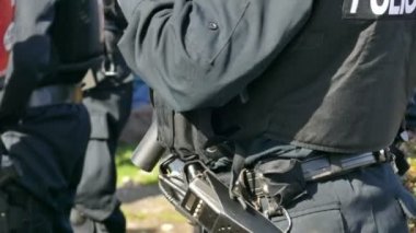 Ağır silahlı çevik kuvvet polisinin kapatılması protestosu