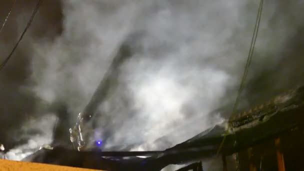 Fumo Effetti Luce Notte Con Pompieri Che Combattono Fuoco — Video Stock