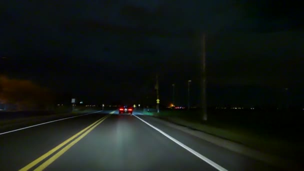 Voiture Conduisant Vers Feu Maison Lumineux Nuit — Video