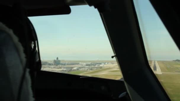 Vue Poste Pilotage Approche Finale Aéroport Avec Piste Océan — Video