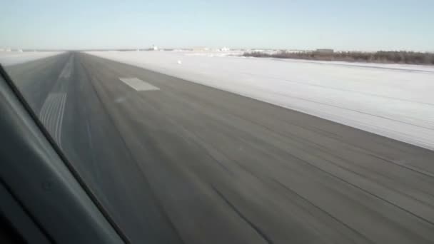 Flygplanets Start Vintern Sedd Från Cockpitfönstret — Stockvideo