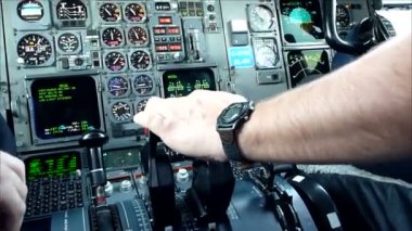Ticari uçak pilotunun kalkış sırasında itme kuvveti
