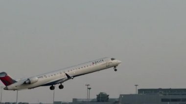 Bombardıman uçağı CRJ-700 Delta Havayolları